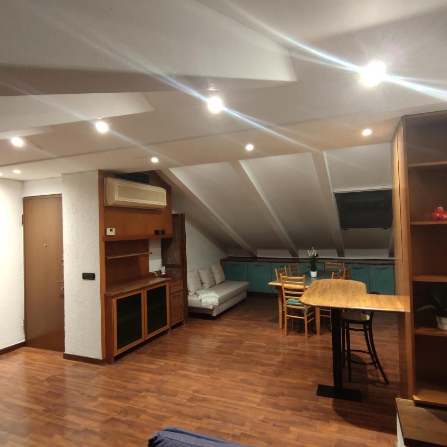Loft Mansardato Monza Buitenkant foto