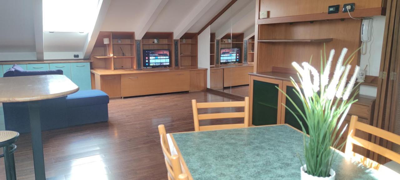 Loft Mansardato Monza Buitenkant foto